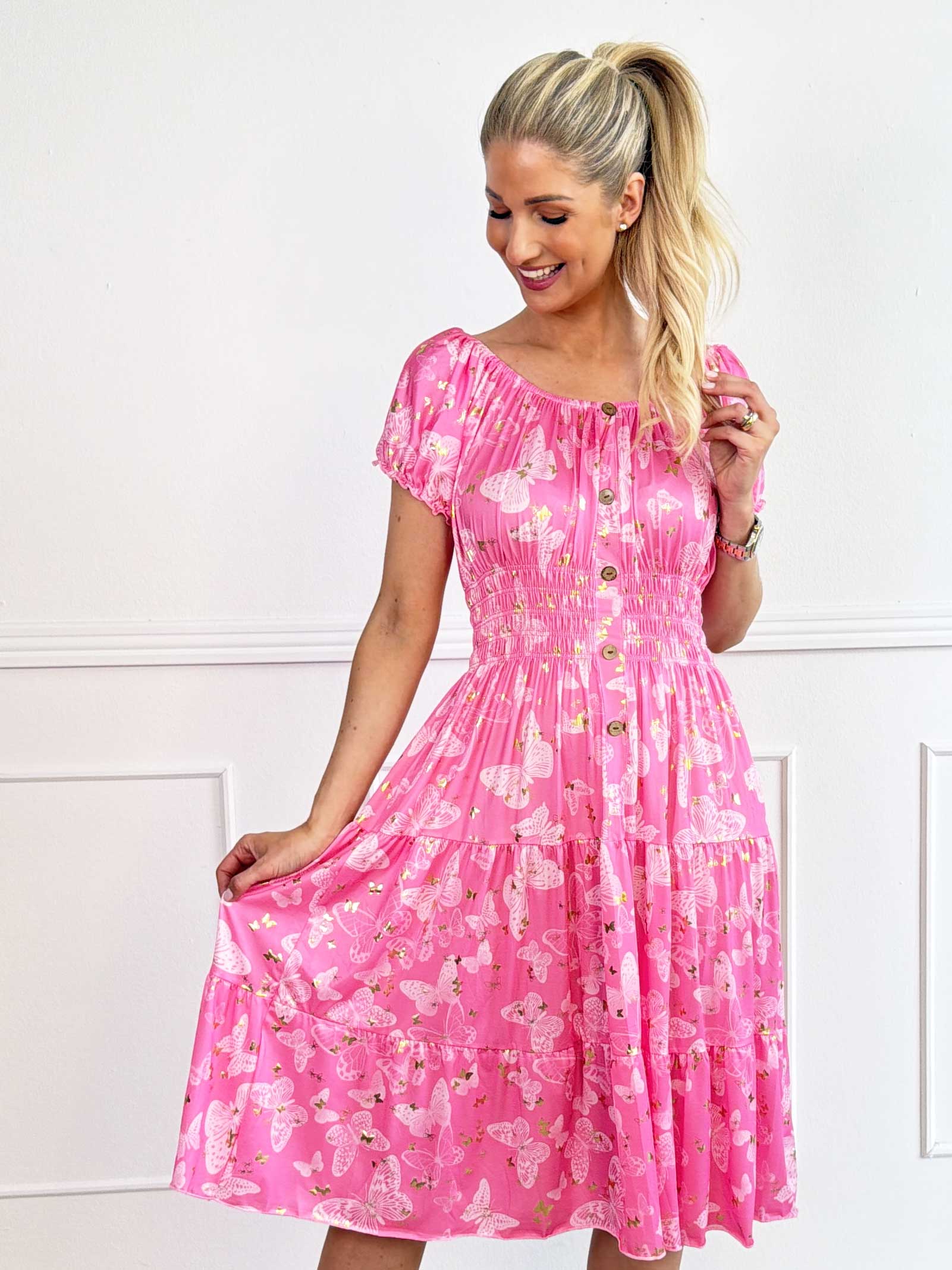 Tea Butterfly - Plus size kjole med smukt sommerfugleprint og elastisk udskæring